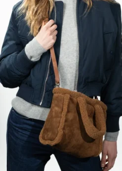 Aedey Handbag Handtasche aus Lammfellimitat