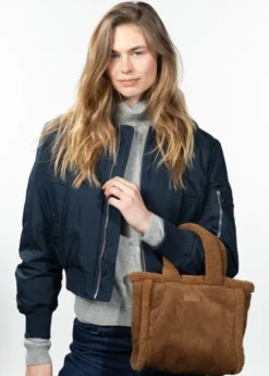 Aedey Handbag Handtasche aus Lammfellimitat