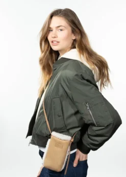 Aedey Phonebag Kunstshearling‑Handytasche