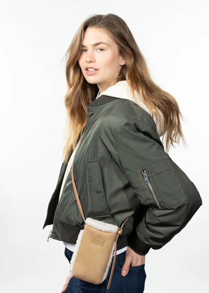 Aedey Phonebag Kunstshearling‑Handytasche