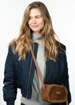 Aedey Shoulderbag Umhängetasche aus Lammfellimitat