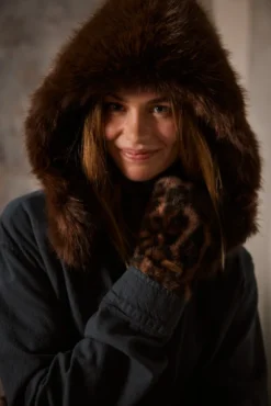 Angeliqa Hood Kunstpelz-Damenkapuze
