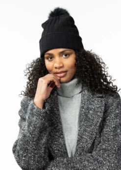 Augustia Beanie Damenmütze mit Bommel