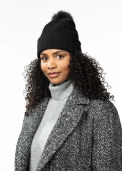 Augustia Beanie Damenmütze mit Bommel