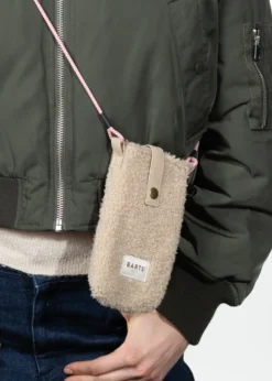 Bugbane Phone Bag Handytasche aus Kunstpelz mit Kordel
