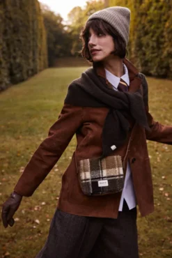 Bugbane Shoulderbag Kunstfell‑Schultertasche