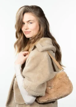 Djupa Shoulderbag Kunstfell‑Schultertasche