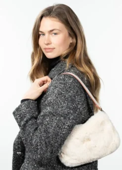 Djupa Shoulderbag Kunstfell‑Schultertasche