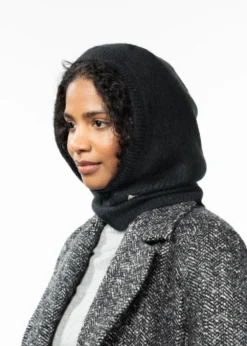 Karesa Hood Dehnbarer Kapuzenpullover mit Rippstrick