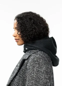 Karesa Hood Dehnbarer Kapuzenpullover mit Rippstrick
