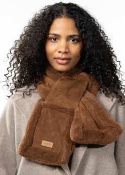 Kegalle Scarf Schal aus Lammfellimitat