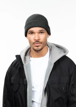 Kinyeti Beanie Bequeme kurze Uni-Mütze