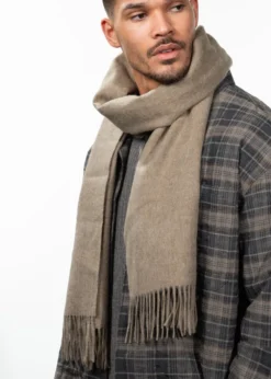 Kristjen Scarf Unisex-Schal mit Fransen