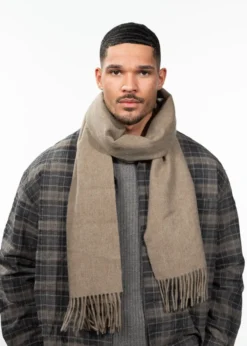 Kristjen Scarf Unisex-Schal mit Fransen