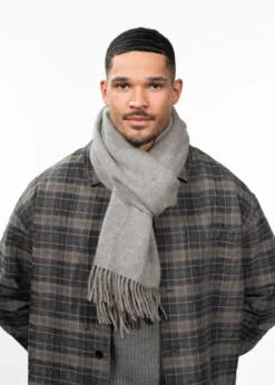 Kristjen Scarf Unisex-Schal mit Fransen